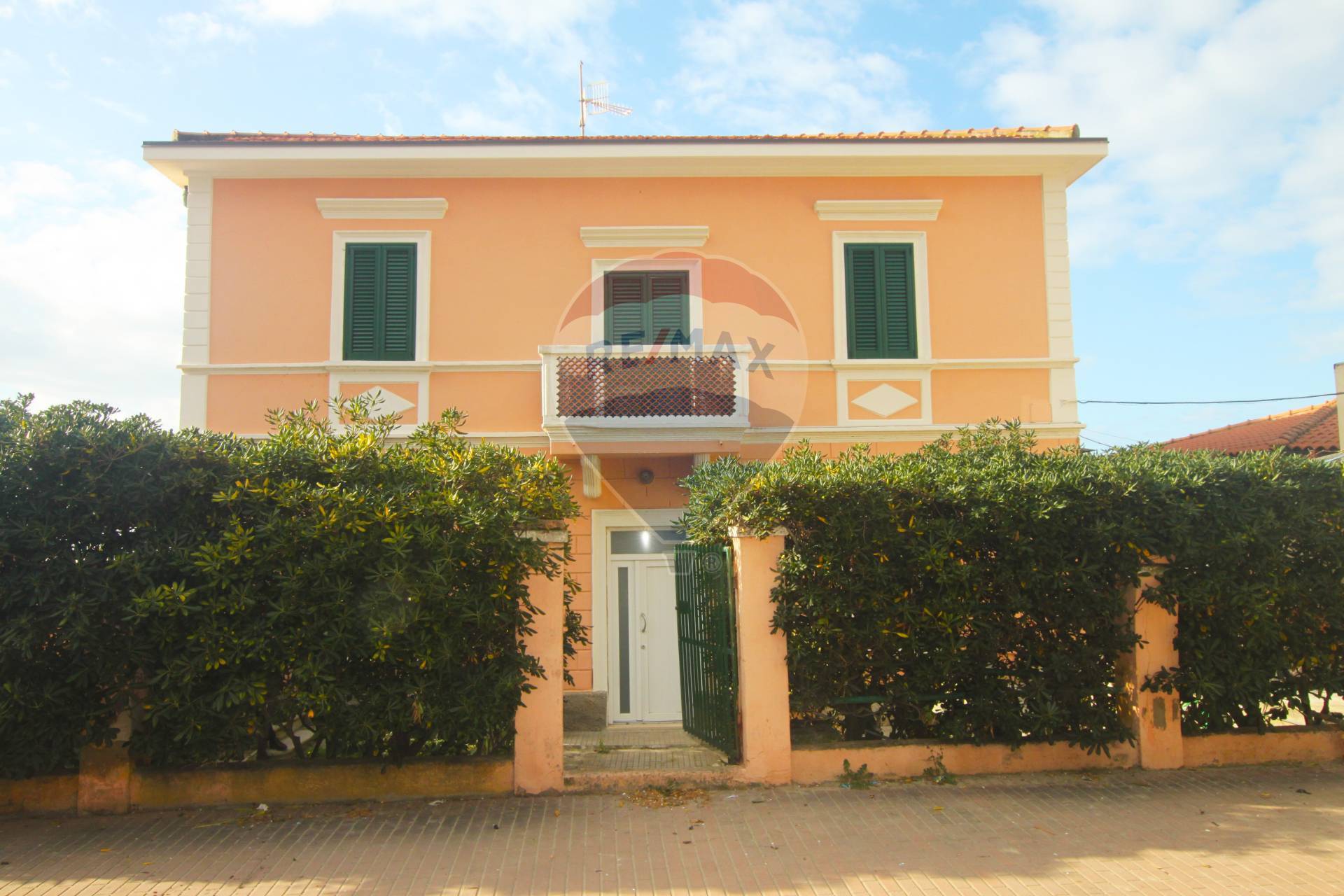  follonica vendita quart:  re/max mindset
