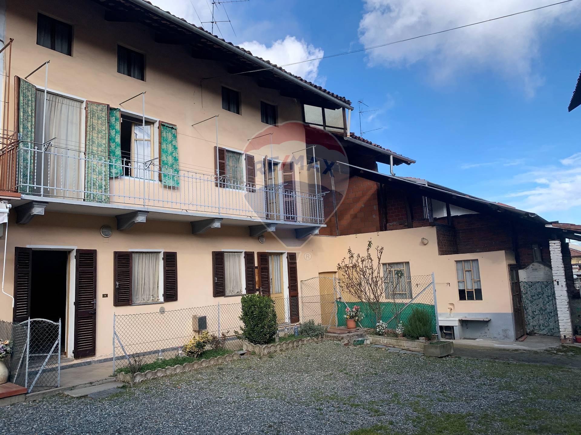  benna vendita quart:  re/max unit