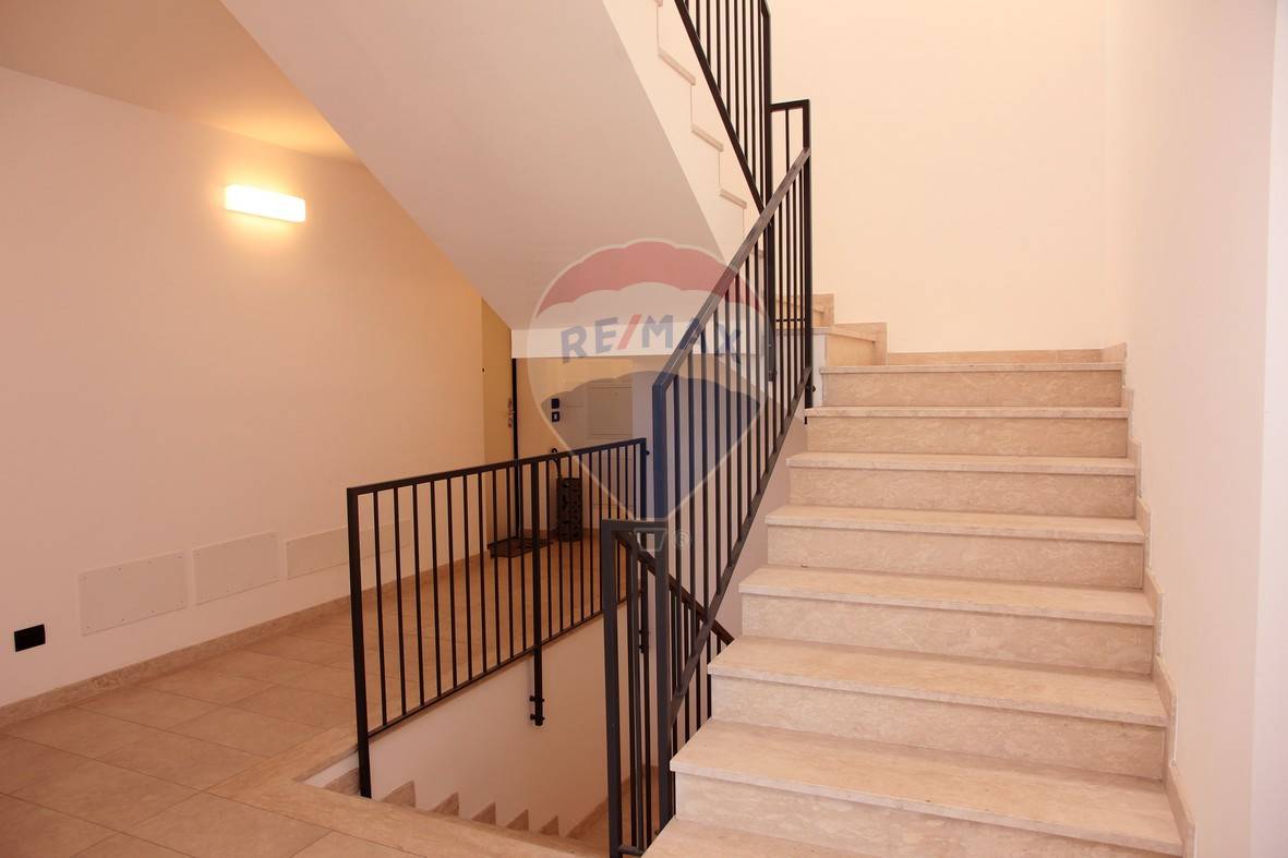 Appartamento MONTANO LUCINO vendita    RE/MAX Essenza