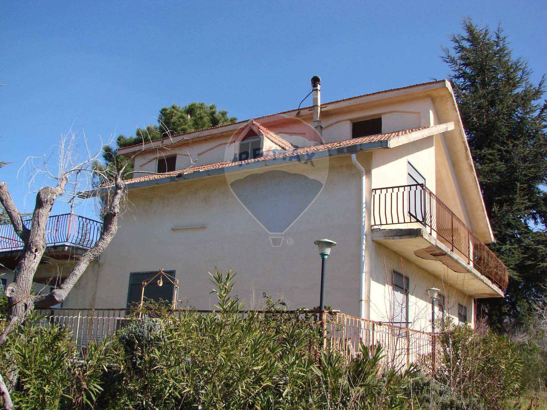  biancavilla vendita quart:  re/max white house