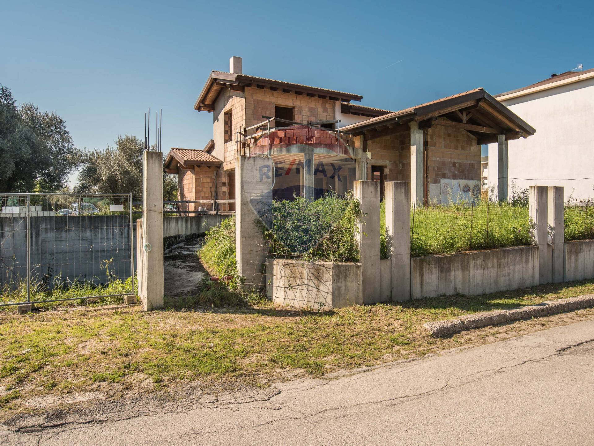 Villa TREGLIO vendita    RE/MAX People