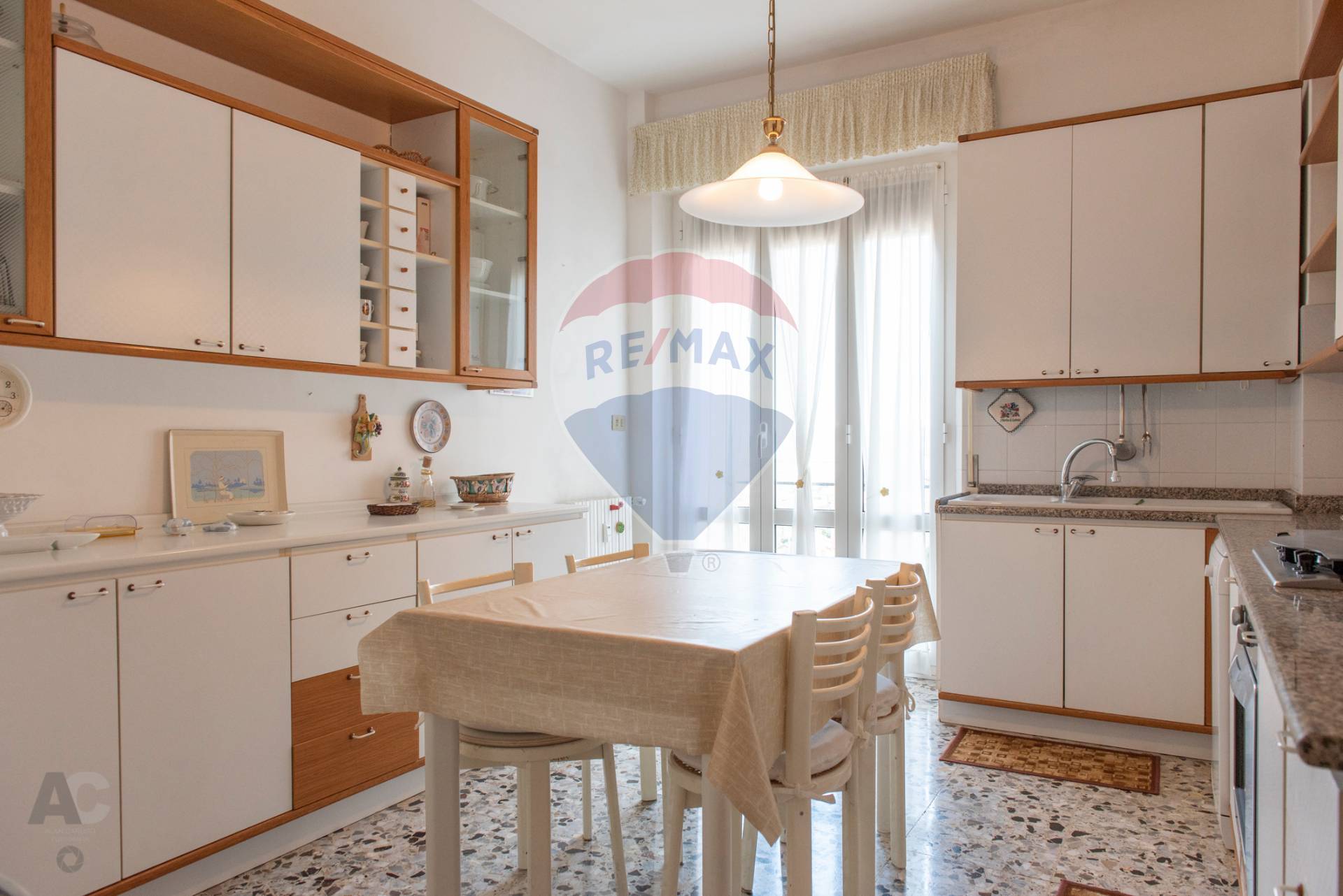 Appartamento FALCONARA MARITTIMA vendita  Centro  RE/MAX Master Class