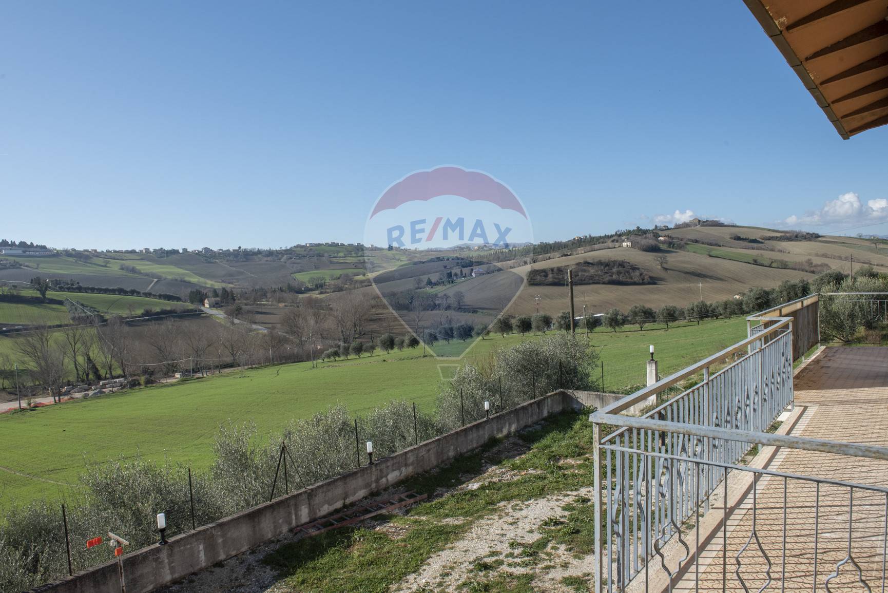  filottrano vendita quart: ponte musone re/max master class