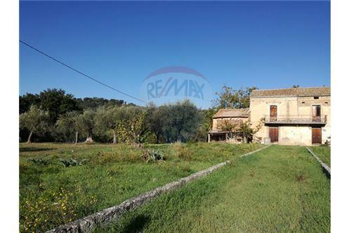 Rustico - Cascina LANCIANO vendita    RE/MAX People