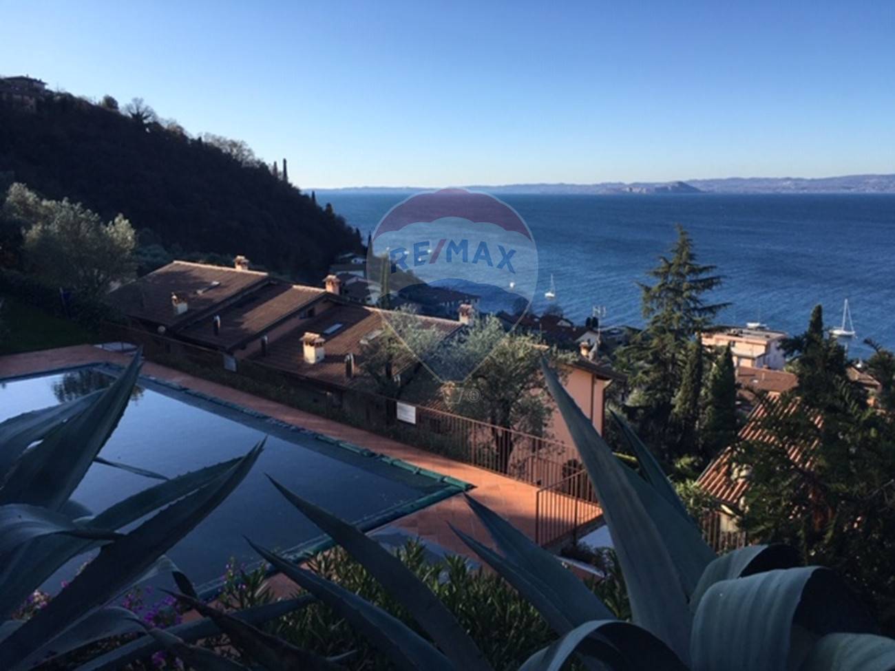  torri del benaco vendita quart:  re/max lago