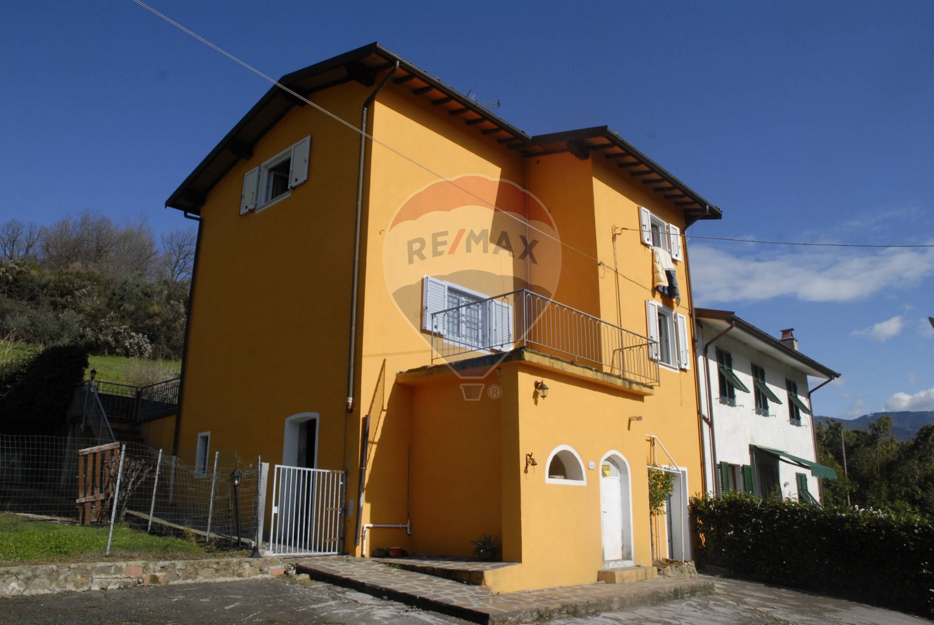 Villa Bifamiliare LUCCA vendita  Mastiano  RE/MAX Domus Consulting