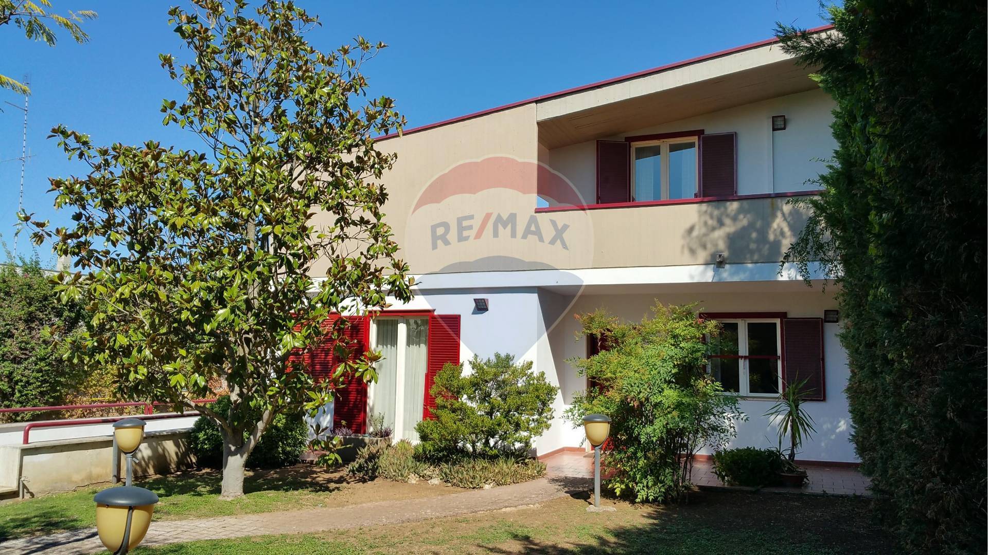 Villa VALENZANO vendita    RE/MAX Acquachiara