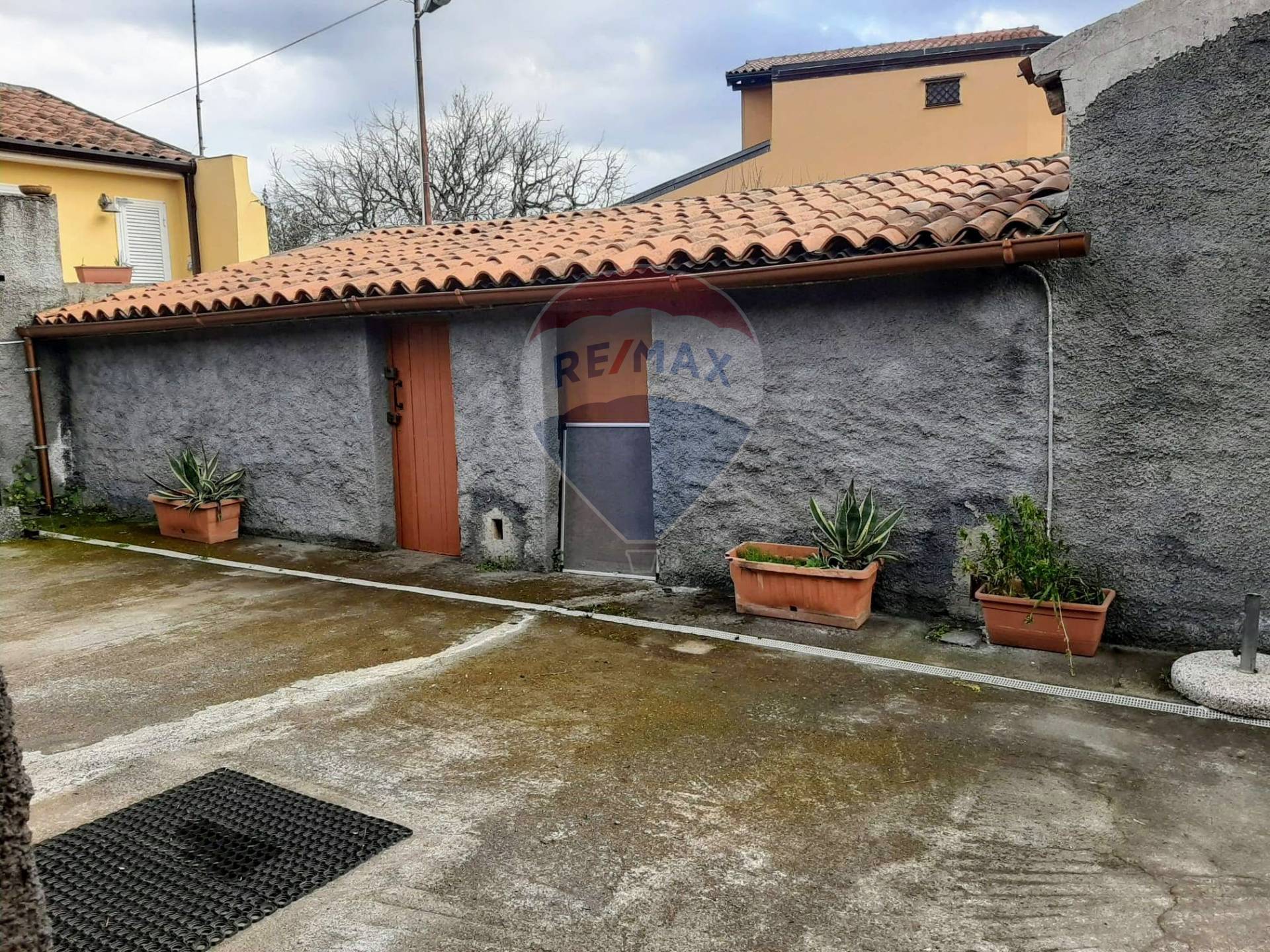 Villa Unifamiliare - Indipendente CAMPOROTONDO ETNEO vendita    RE/MAX CasAffare