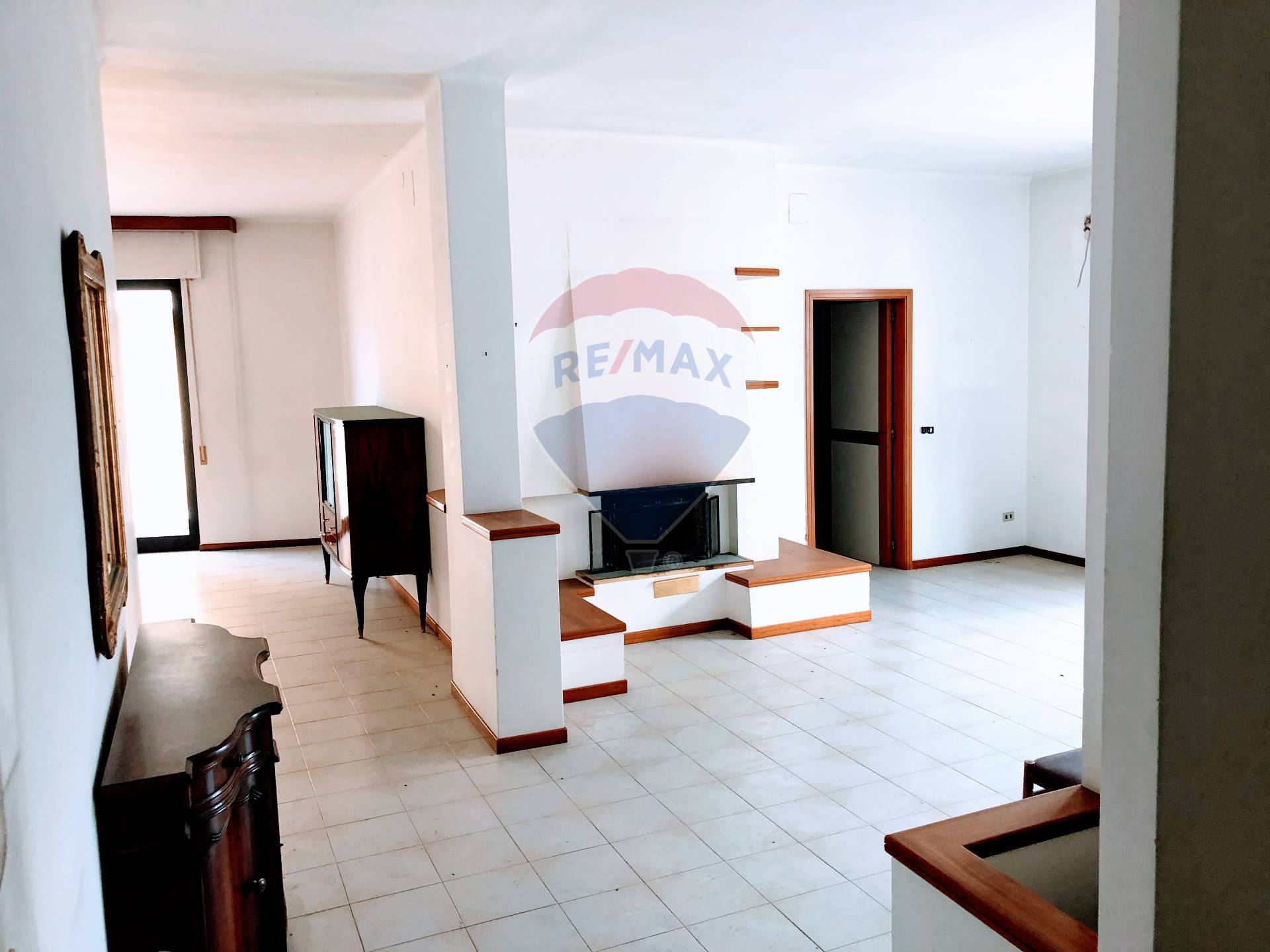 Villa Unifamiliare - Indipendente NOICATTARO vendita    RE/MAX Acquachiara