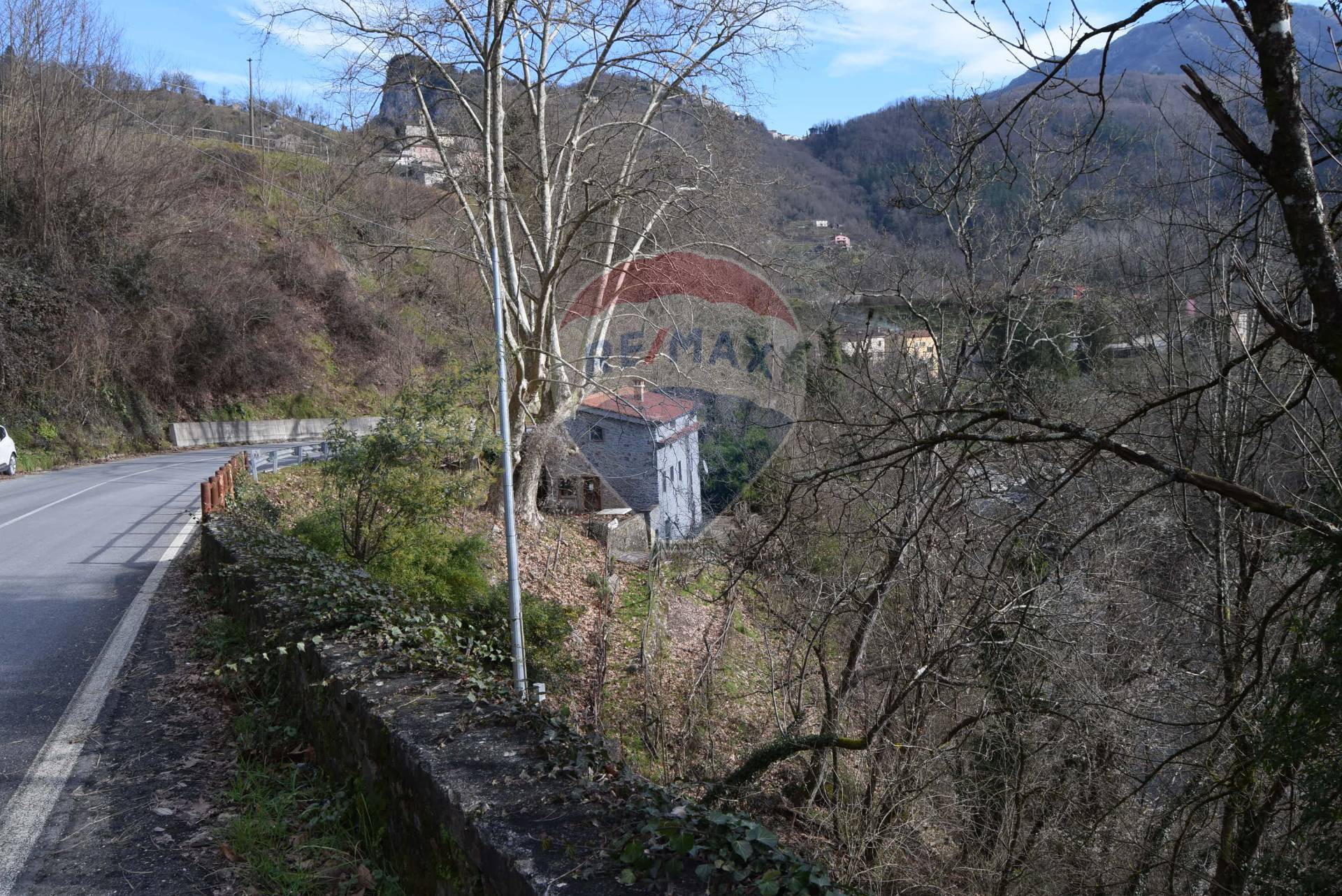 Villa Unifamiliare - Indipendente BAGNI DI LUCCA vendita    RE/MAX Domus Consulting