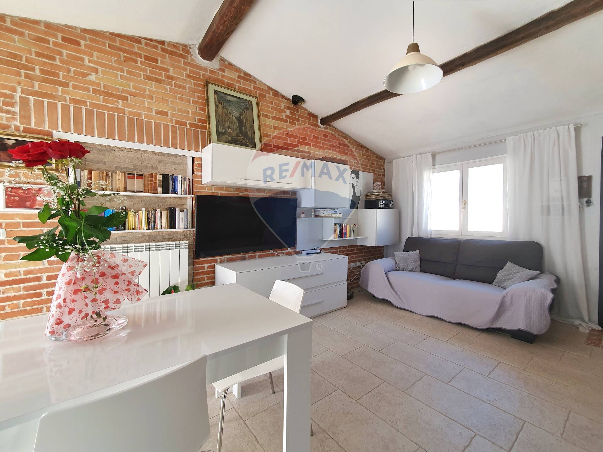  uta vendita quart:  re/max incontro