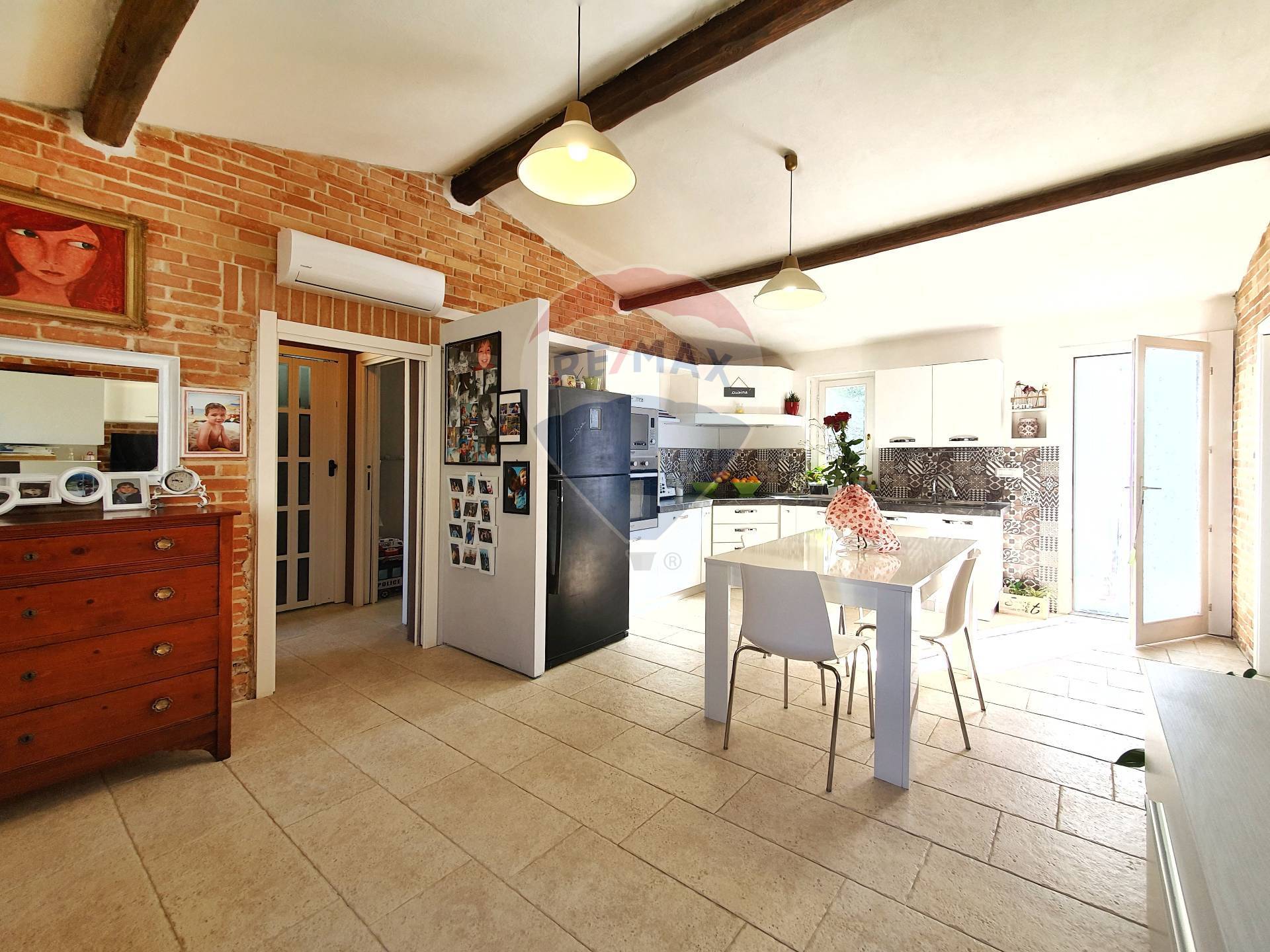Villa Unifamiliare - Indipendente UTA vendita    RE/MAX Incontro