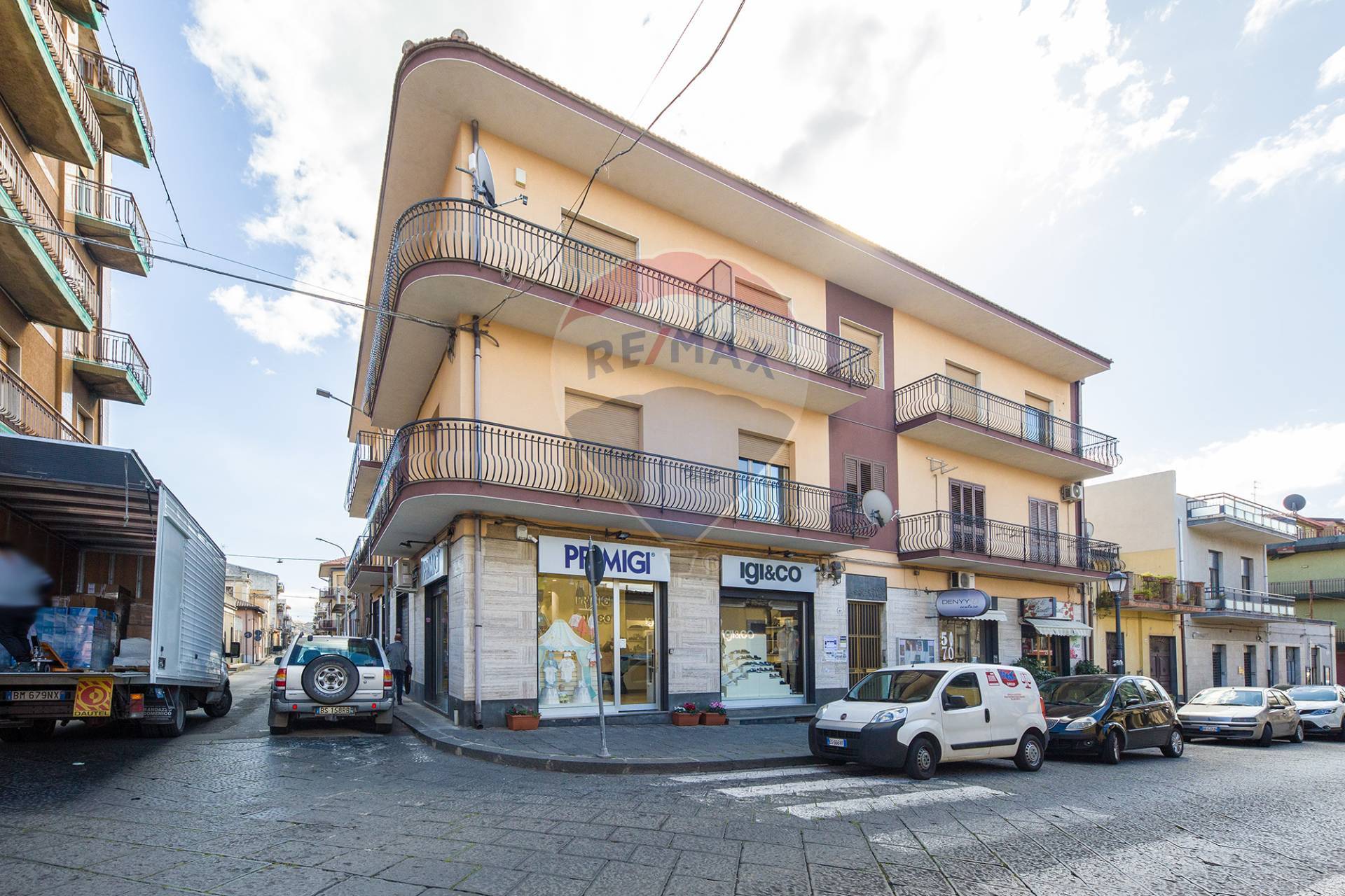  belpasso vendita quart:  re-max-city-home