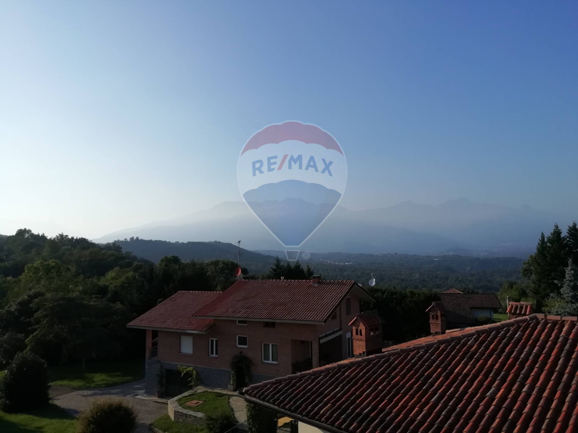  zubiena vendita quart:  re-max-unit