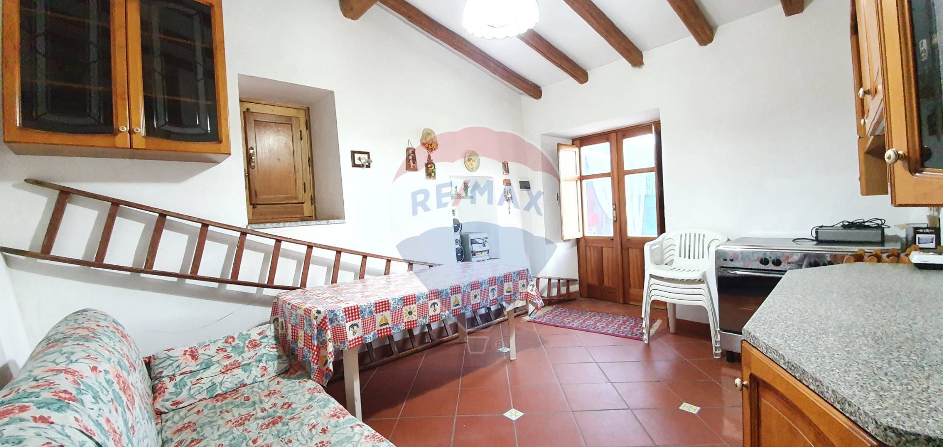 Villa Unifamiliare - Indipendente GRANITI vendita    RE/MAX Crea Casa