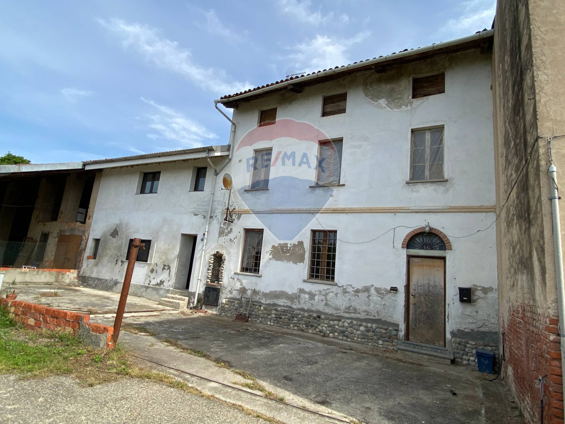 Rustico - Cascina GREGGIO vendita    RE/MAX Unit