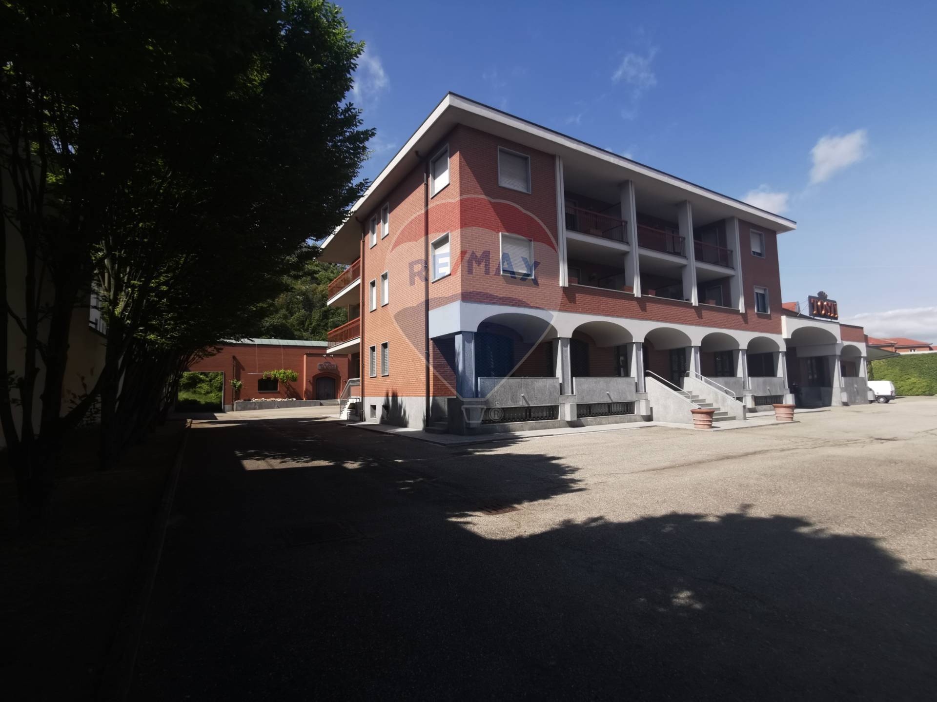  canelli vendita quart:  re/max unit