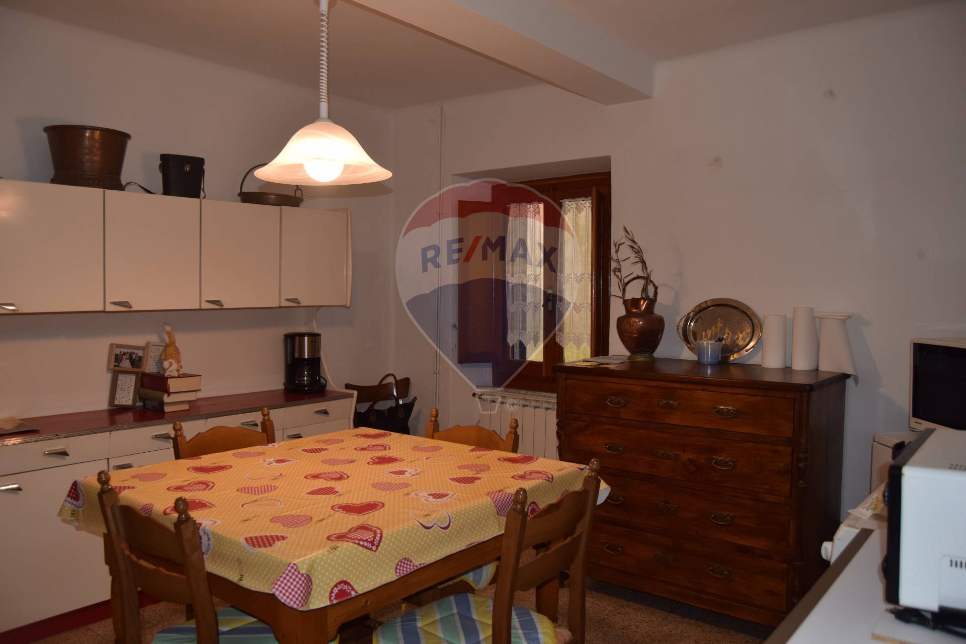 Villa Bifamiliare BAGNI DI LUCCA vendita  Casabasciana  RE/MAX Domus Consulting