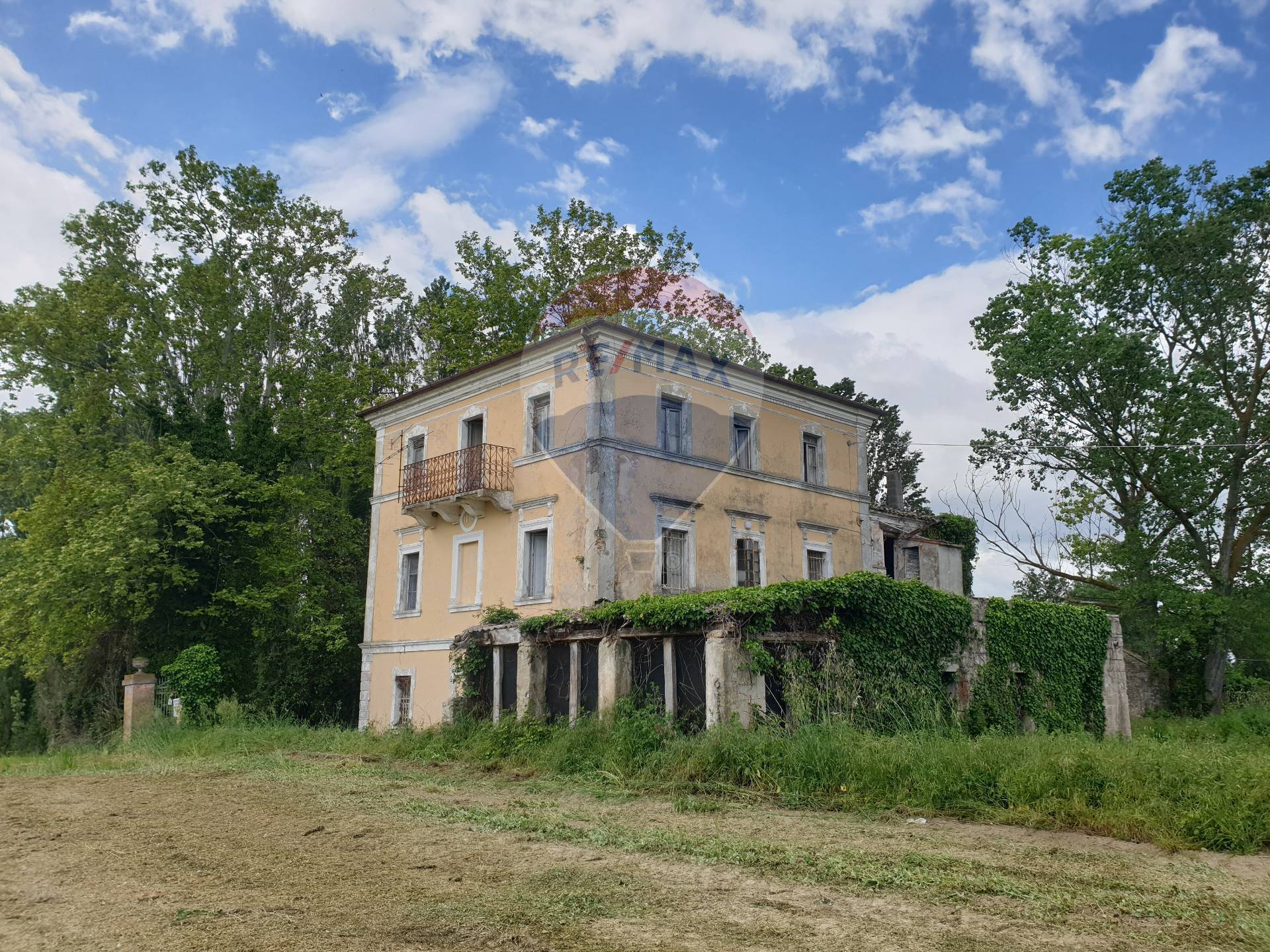 Villa RECANATI vendita    RE/MAX Master Class