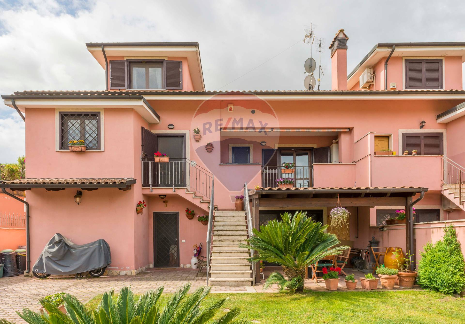 Villa GUIDONIA MONTECELIO vendita  Marco Simone  RE/MAX Opzione Casa