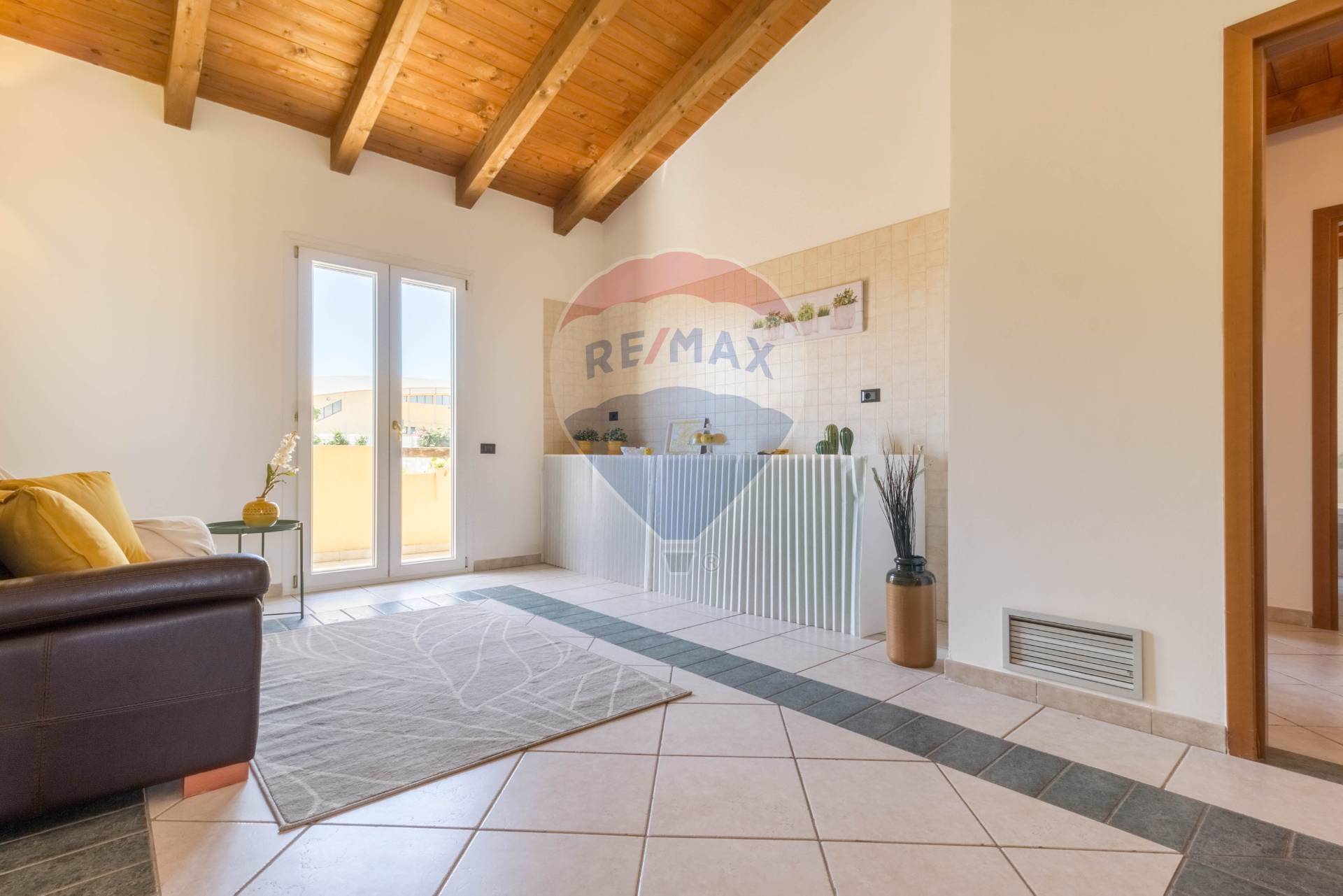 Villa Bifamiliare CAPOTERRA vendita  Zona Periferia Abitato  RE/MAX Incontro
