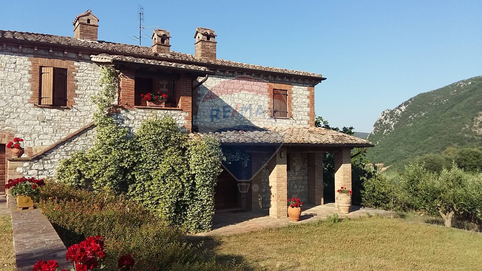 Rustico - Cascina PERUGIA vendita  Colle Umberto I  RE/MAX Famosa