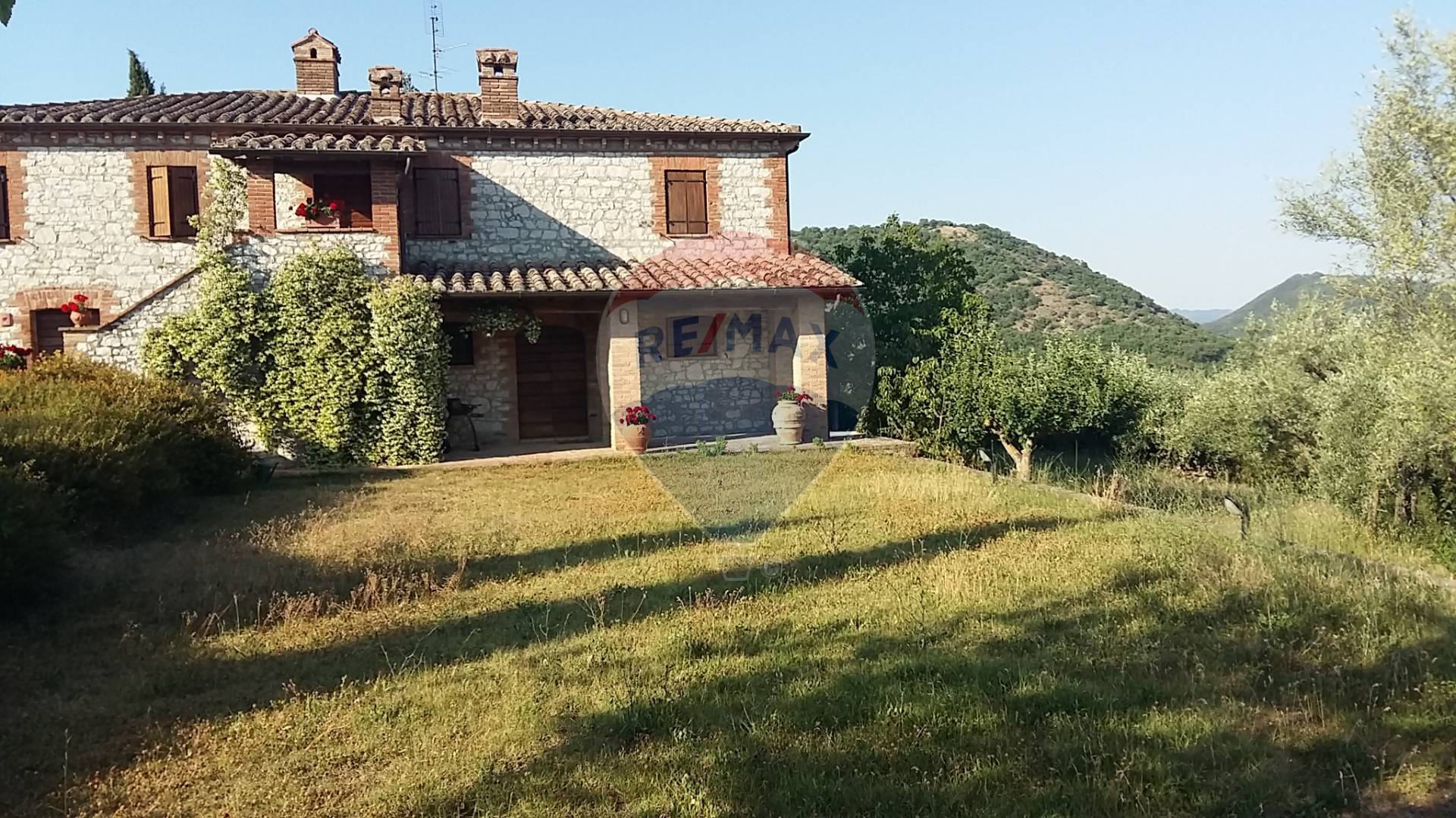 Rustico - Cascina PERUGIA vendita  Colle Umberto I  RE/MAX Famosa