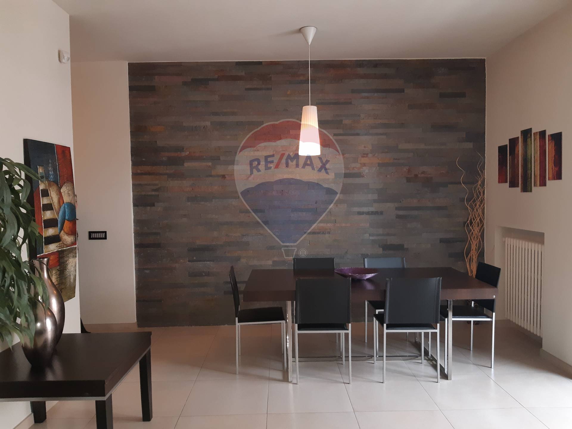  capurso vendita quart:  re/max acquachiara