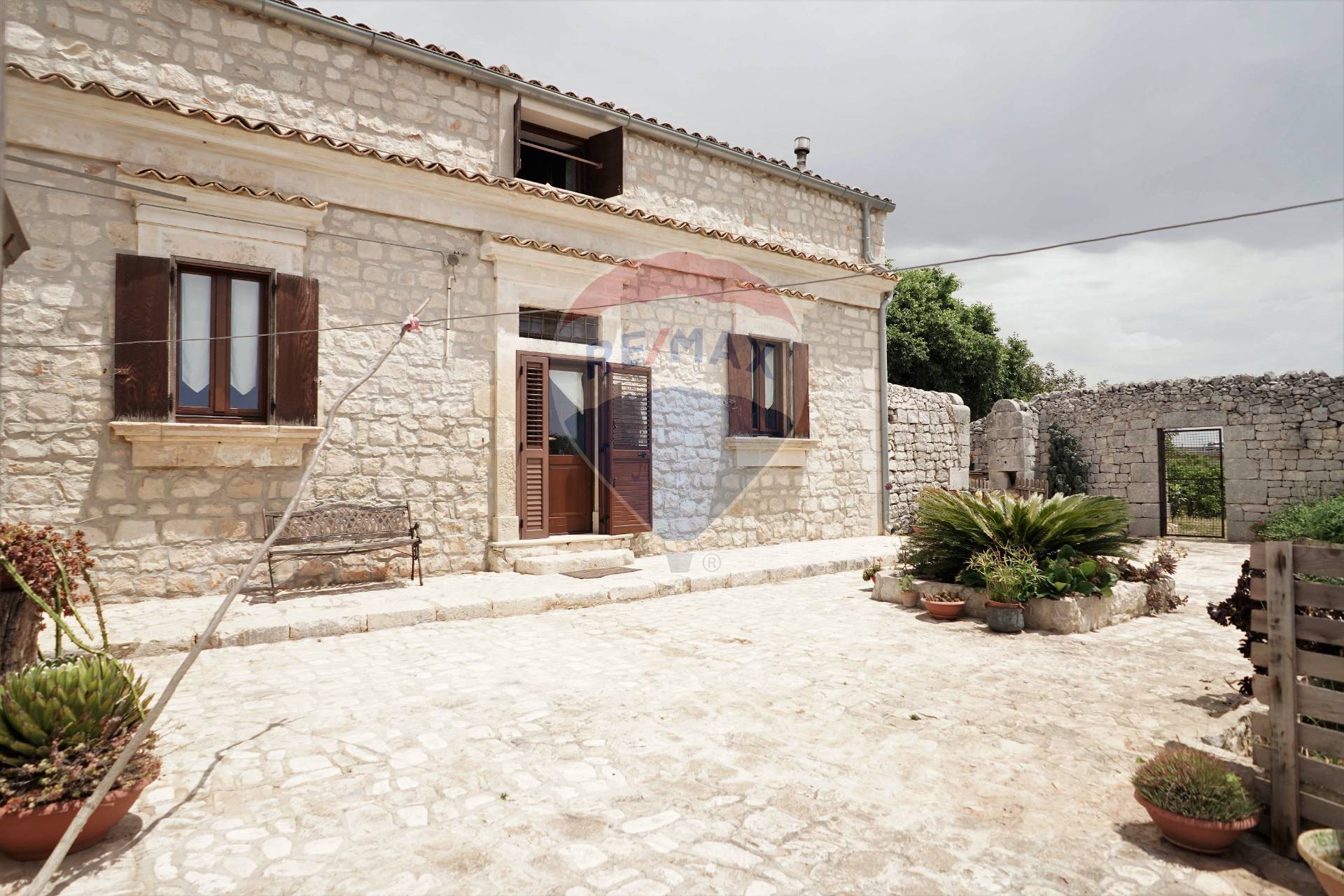  modica vendita quart: modica sorda re/max prima classe