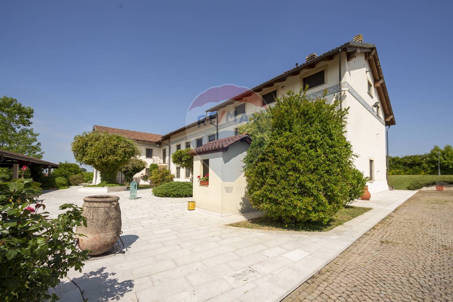 Villa VALFENERA vendita    RE/MAX Brothers