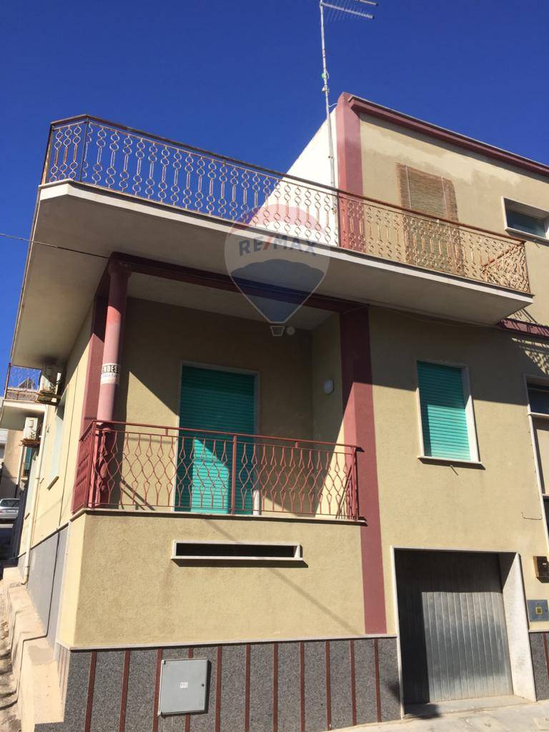  pachino vendita quart:  re/max white house