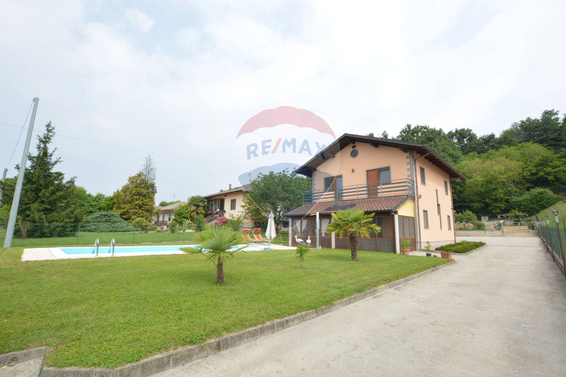 Villa MASSAZZA vendita    RE/MAX Unit