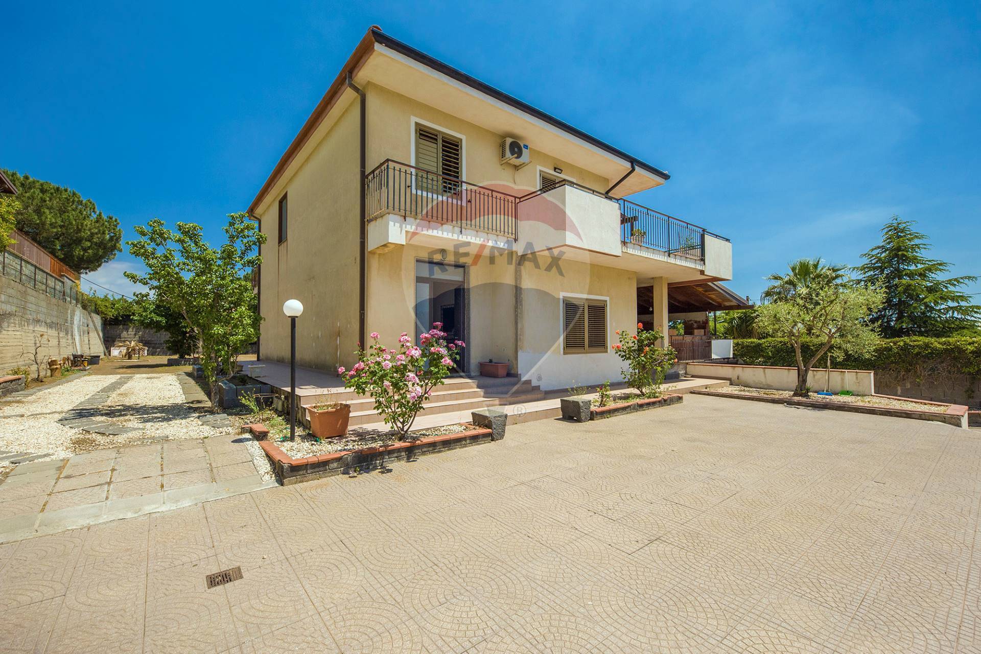 Villa MASCALUCIA vendita    RE/MAX City Home