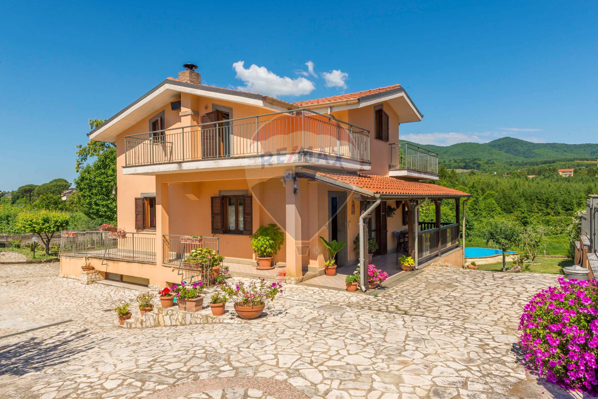  lariano vendita quart:  re-max-opzione-casa