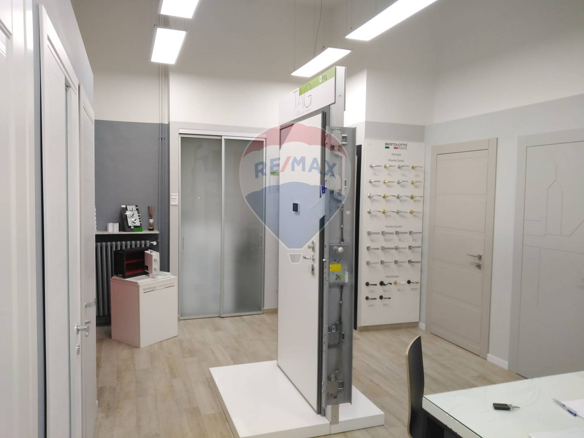Negozio - Loc.Com. TORINO affitto    RE/MAX Casa Service