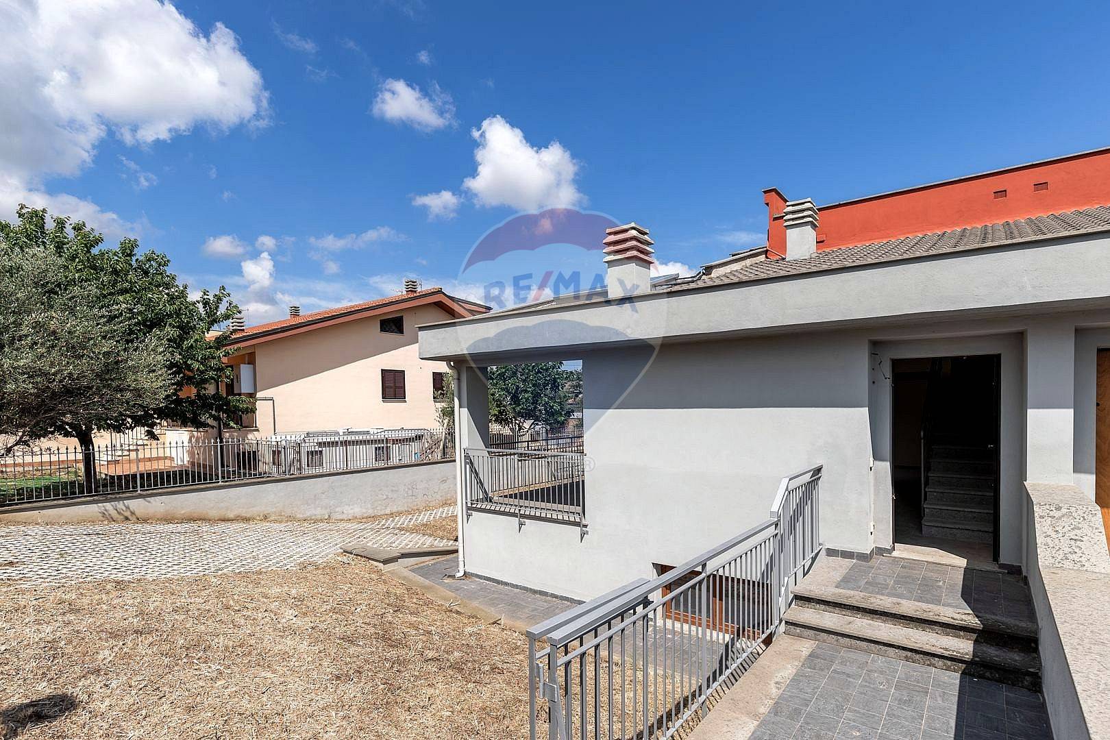 Villa ROMA vendita  Lunghezza  RE/MAX Titanus