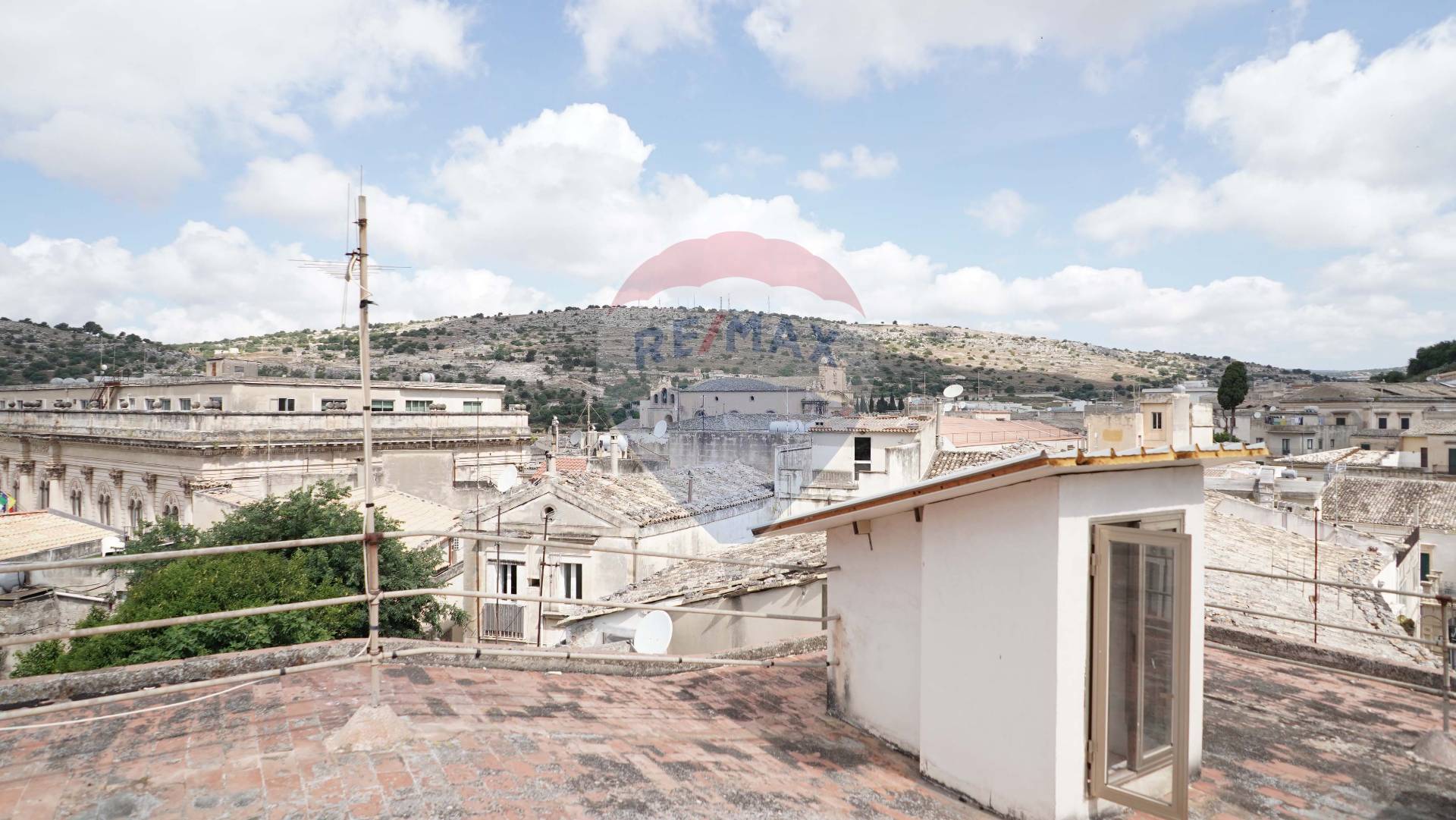 Villa Unifamiliare - Indipendente SCICLI vendita  Centro Storico  RE/MAX Prima Classe