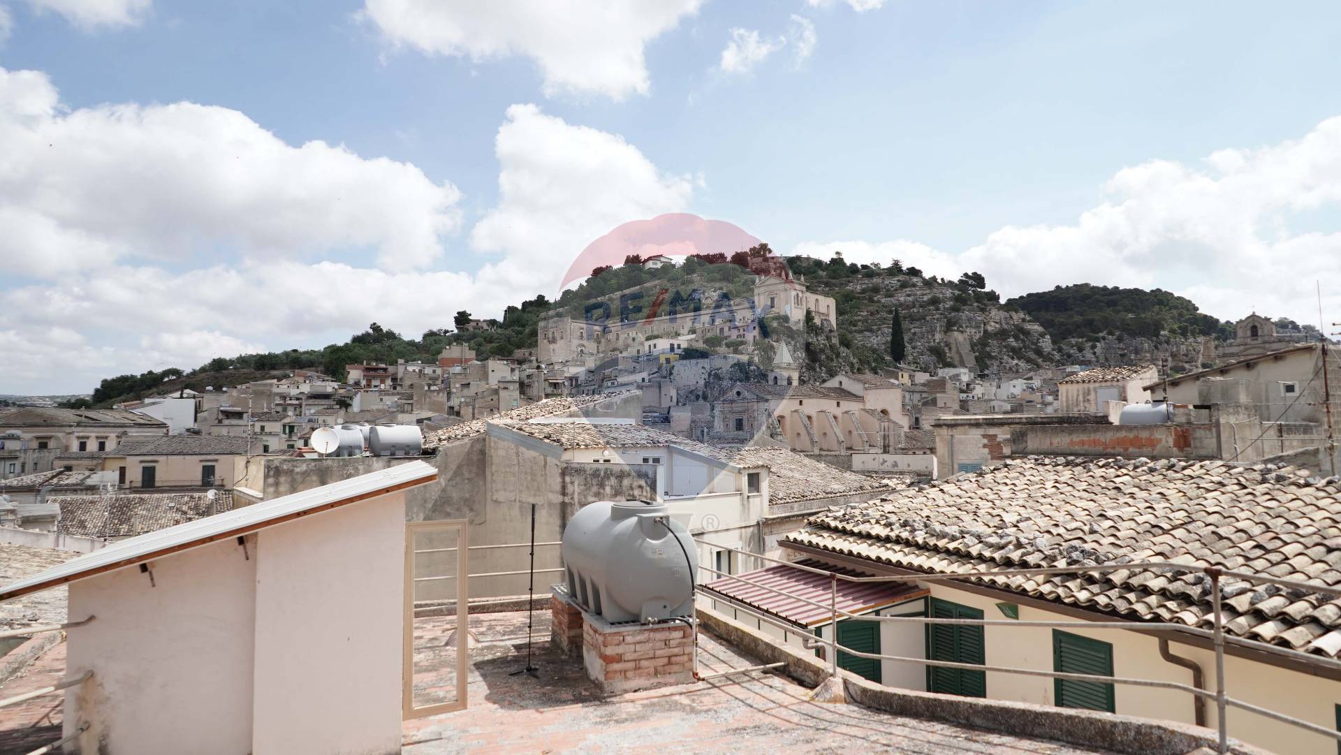 Villa Unifamiliare - Indipendente SCICLI vendita  Centro Storico  RE/MAX Prima Classe