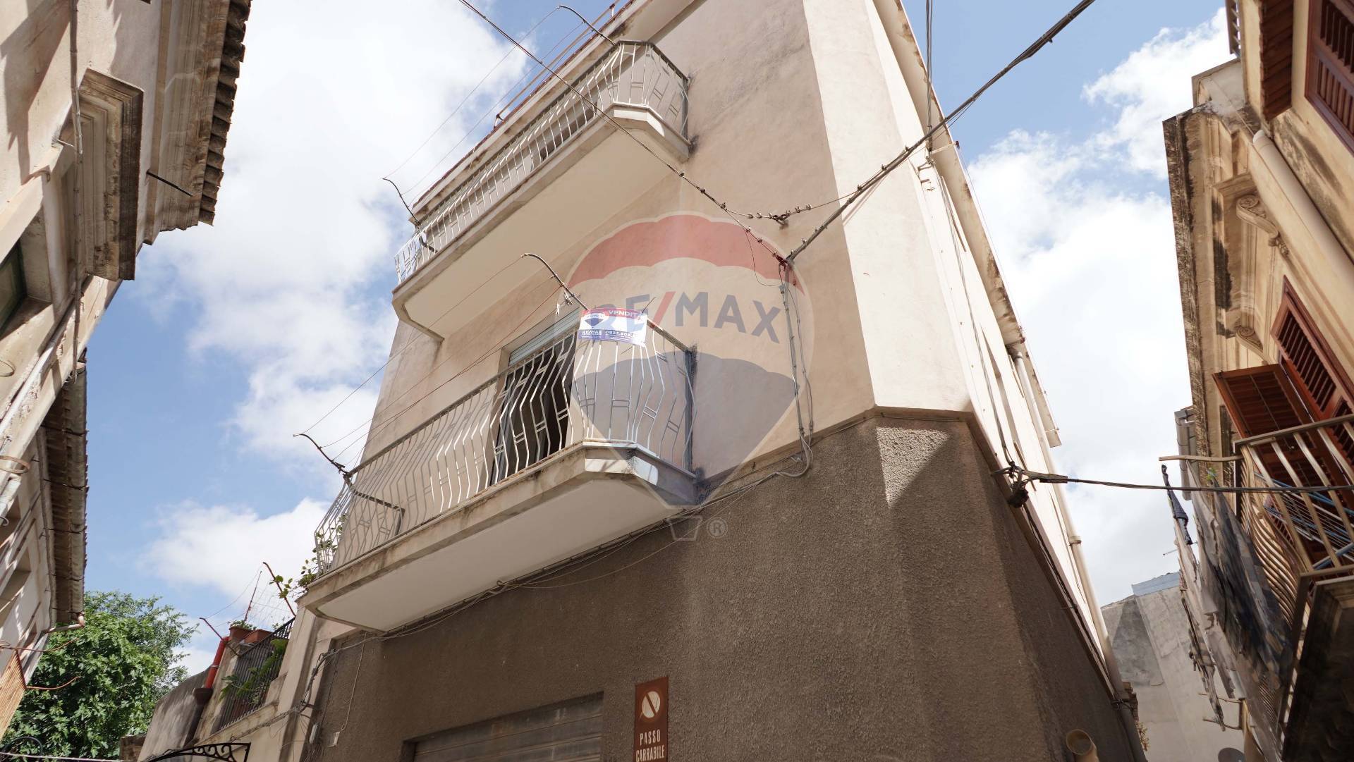 Villa Unifamiliare - Indipendente SCICLI vendita  Centro Storico  RE/MAX Prima Classe