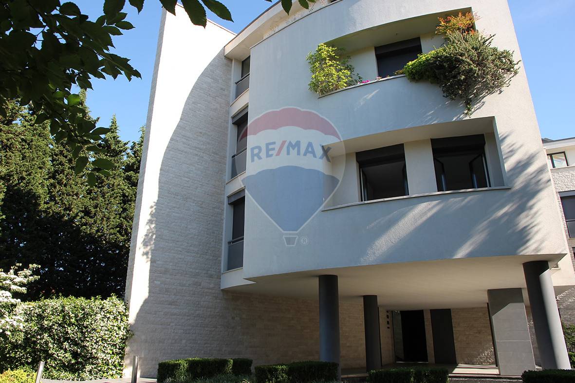  fino mornasco vendita quart:  re/max essenza