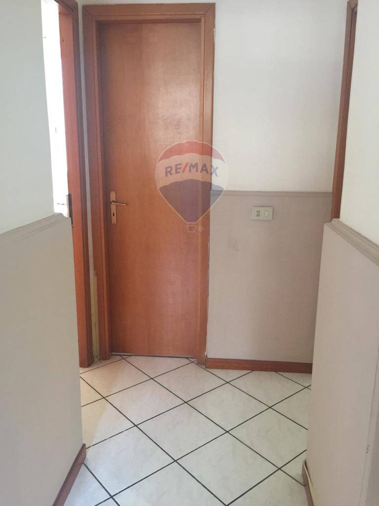  catania vendita quart:  re-max-white-house