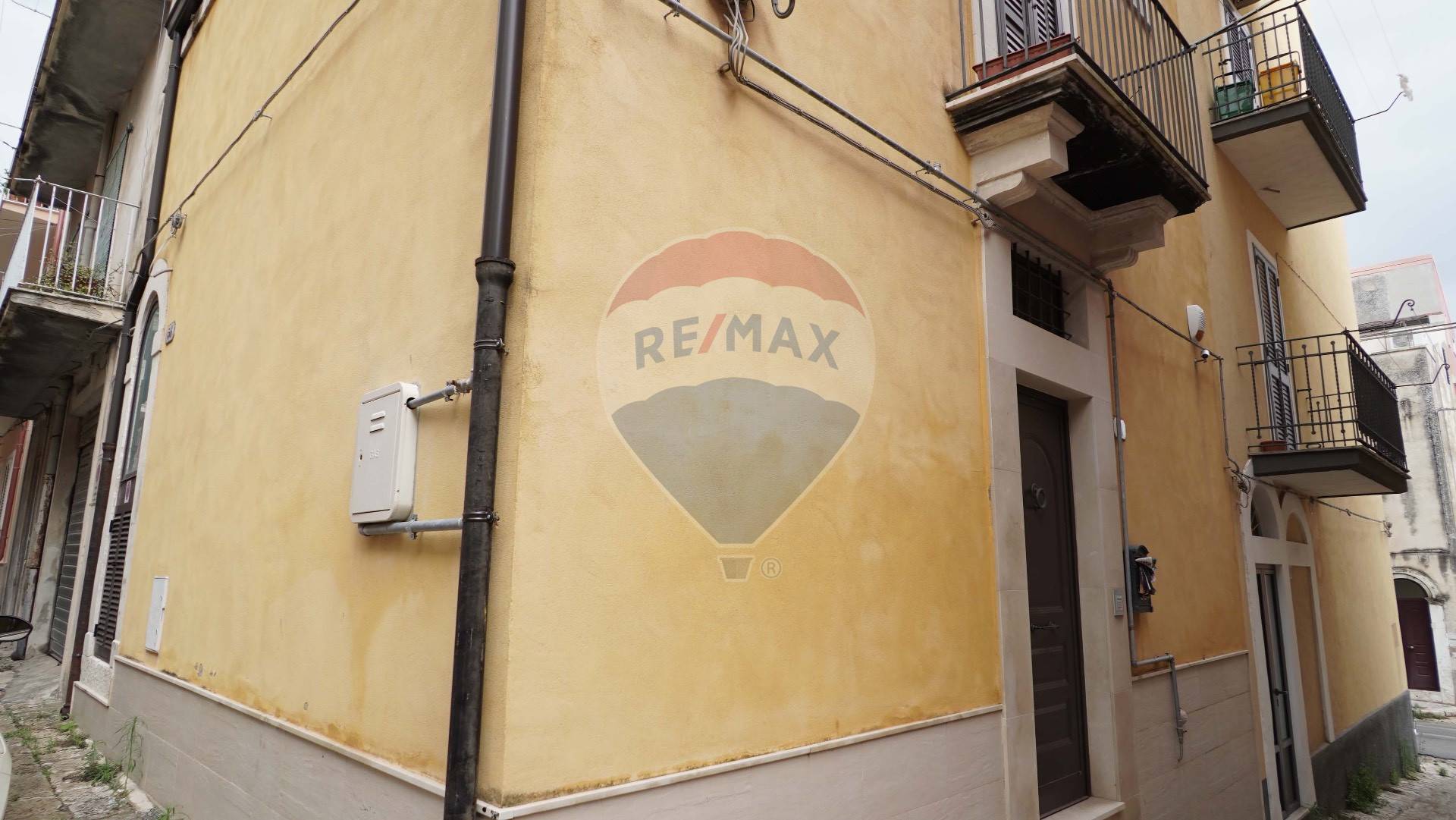 Villa Unifamiliare - Indipendente RAGUSA vendita  Centro  RE/MAX Prima Classe