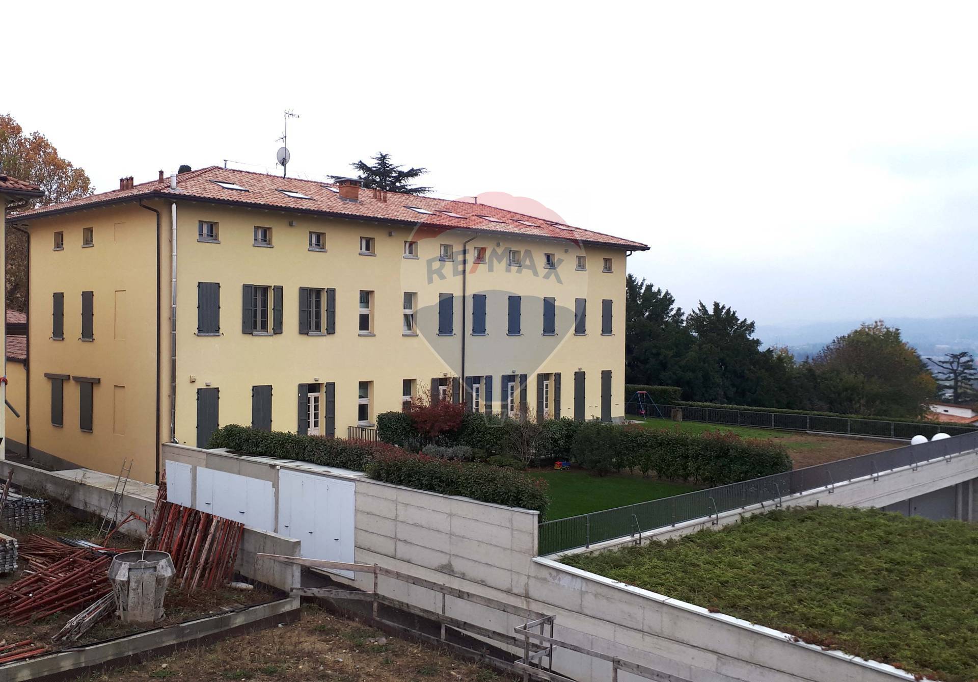 Appartamento MONTANO LUCINO vendita    RE/MAX Essenza