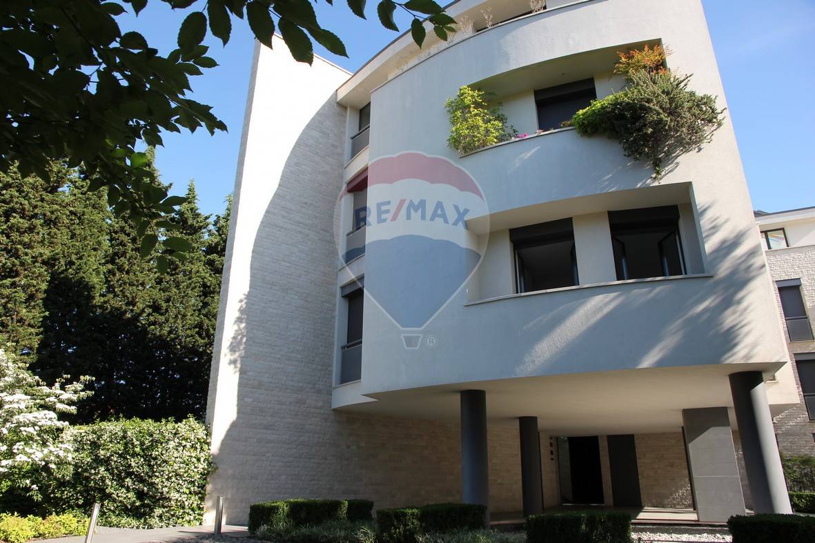  fino-mornasco vendita quart:  re-max-essenza