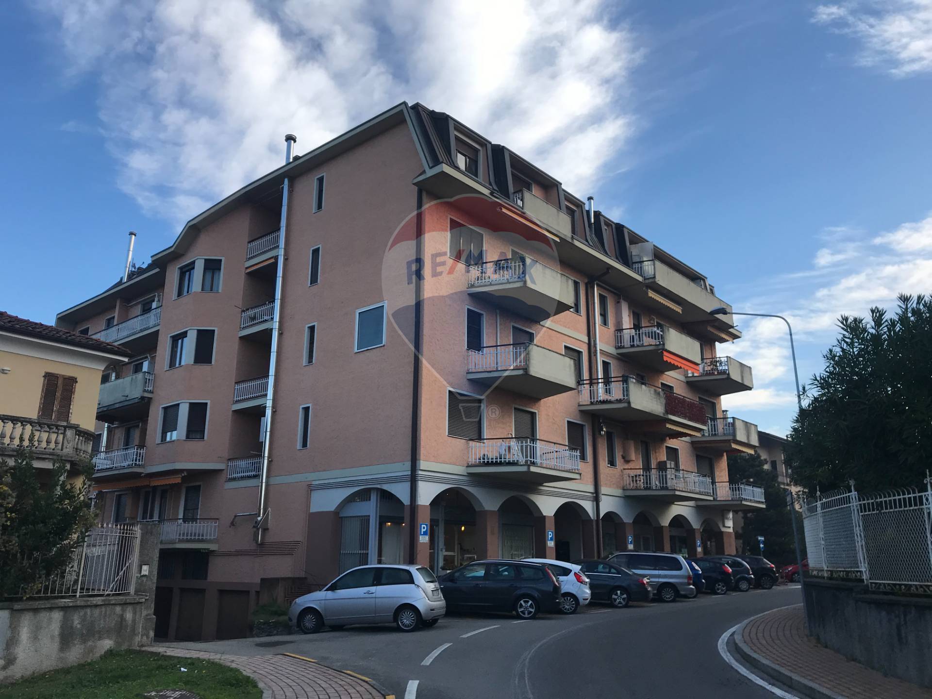 Appartamento COSTA MASNAGA vendita    RE/MAX Vittoria