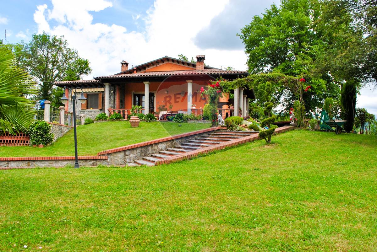 Villa CASTELNUOVO DI GARFAGNANA vendita  Palleroso  RE/MAX Domus Consulting