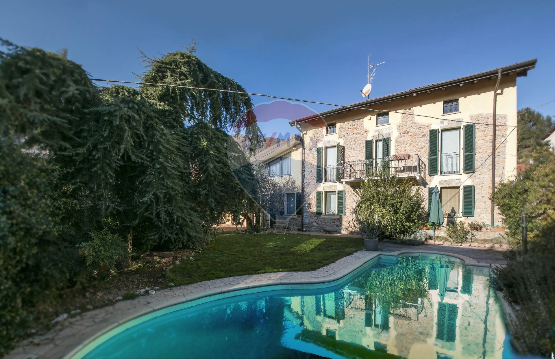  cuasso-al-monte vendita quart:  re-max-trust