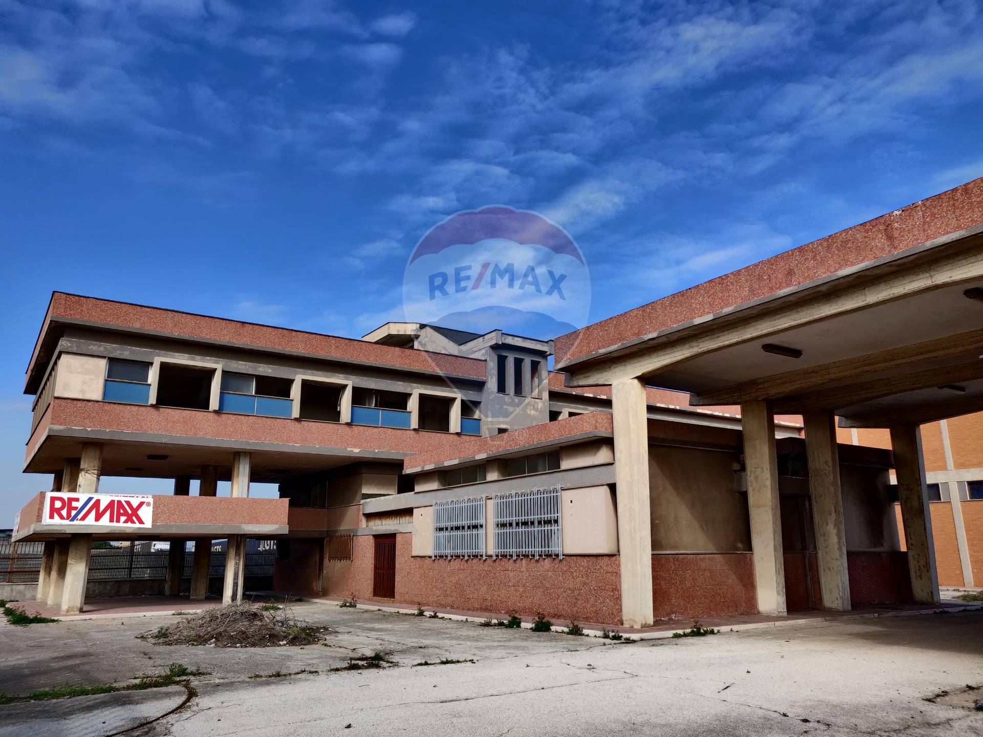 Capannone Commerciale BARI vendita  Zona Industriale  RE/MAX Acquachiara