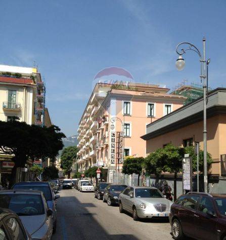 Negozio - Loc.Com. SALERNO vendita  Centro  RE/MAX Incentro