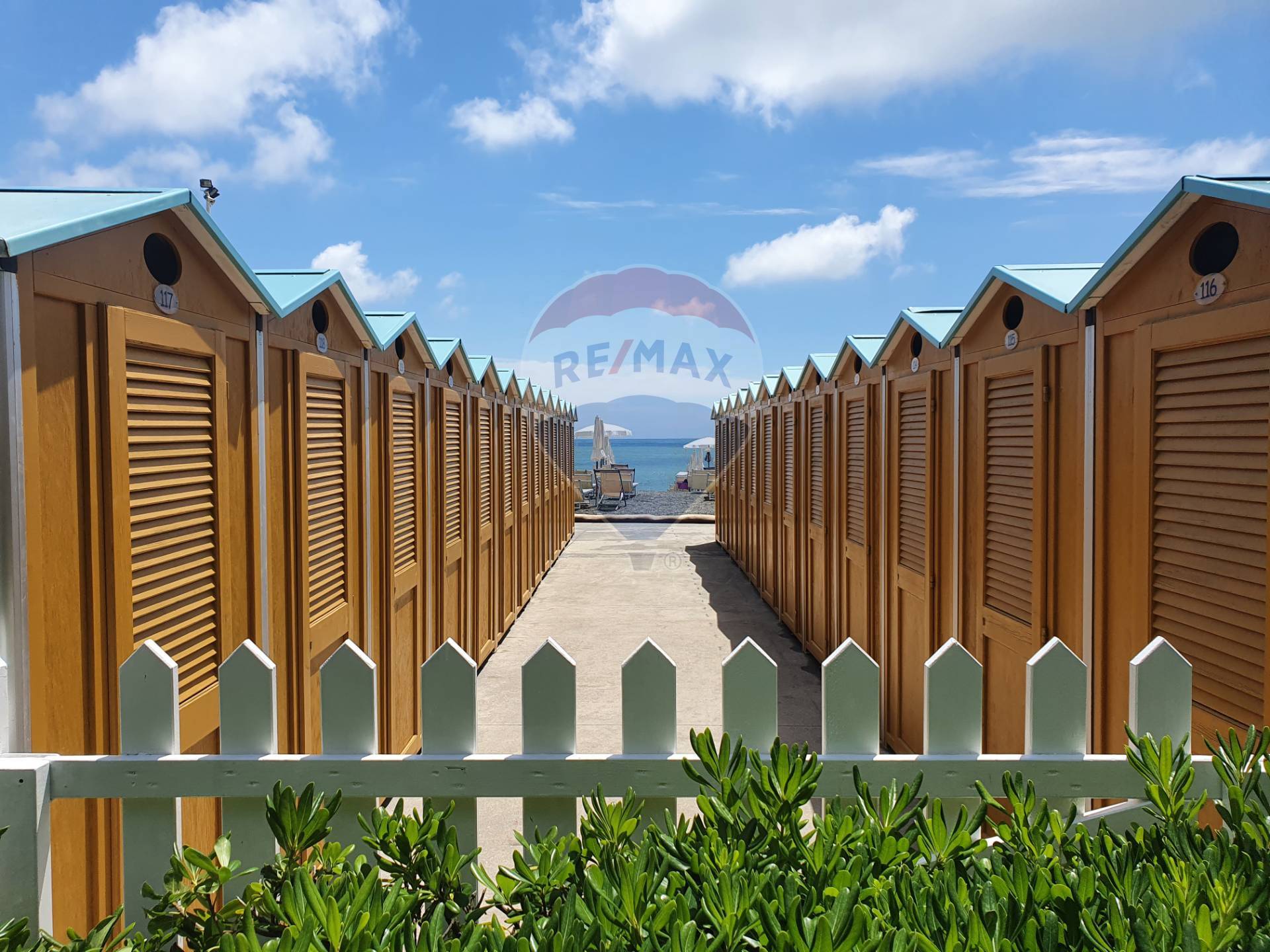  arenzano vendita quart:  re-max-med